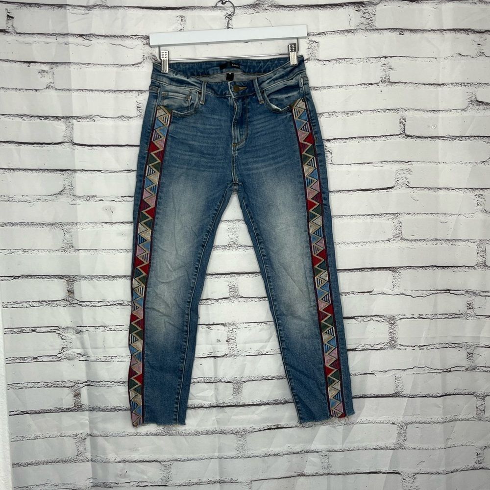 Aqua Skinny Jeans Mid Wash Women’s 27 Aztec Embroidered Side Panel Boho Denim